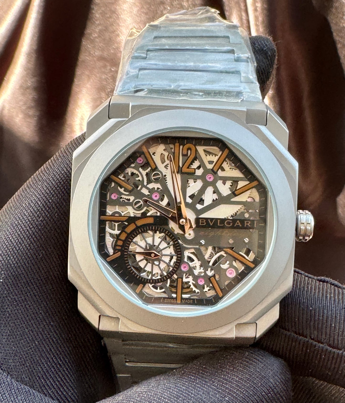IMPONENTE Y DISTINGUIDO RELOJ AUTOMÁTICO MECÁNICO SKELETON BVLGARI OCTO! HERMOSO DISEÑO Y CALIDAD!!!

PRECIO A TRATAR 

Información por WhatsApp 99 81 92 84 65


NOTA:

No se hacen envíos 🚚  📦 💨!

Las Ventas son solo en Cancún

Nuestro Lema: No somos N