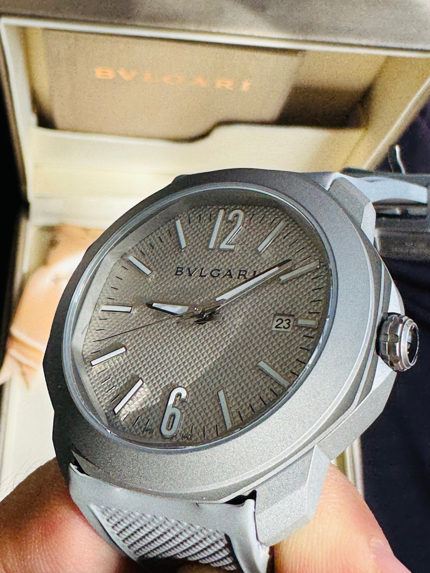 ELEGANTE RELOJ OCTO BVLGARI AUTOMÁTICO- 31 JOYAS 💎 CRISTAL ZAFIRO- FECHADOR-DISEÑO NUEVO!!!