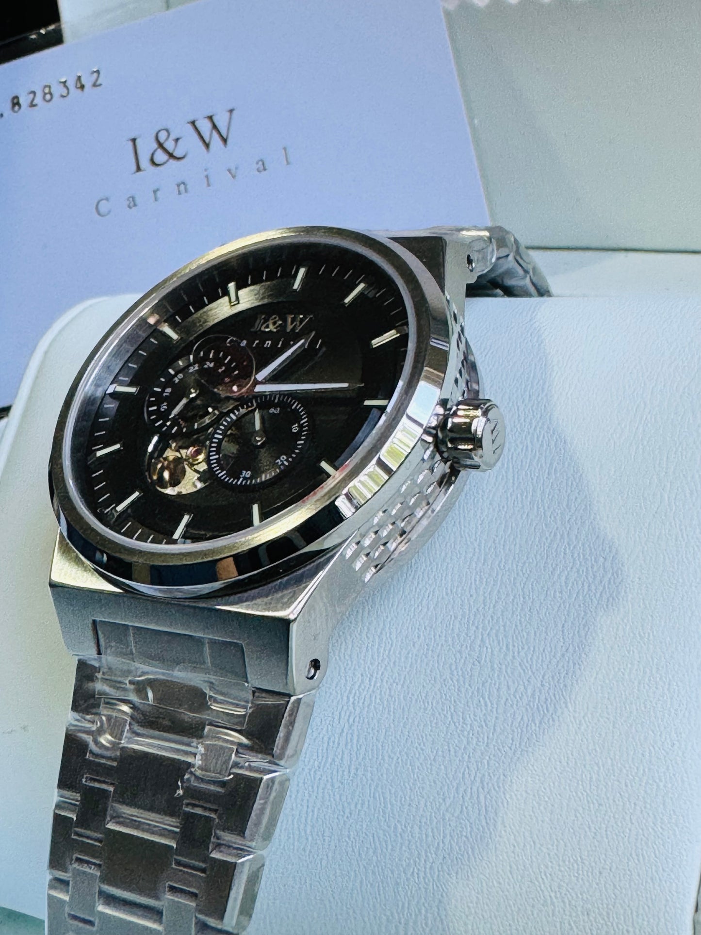 SOFISTICADO RELOJ AUTOMÁTICO I&W- CRISTAL ZAFIRO-LUMINOSO-PEQUEÑA VENTANA TOURBILLON-PEQUEÑOS DIALES SEGUNDERO Y 24 HRS. RESISTENTE AL AGUA- ALTA CALIDAD!!!