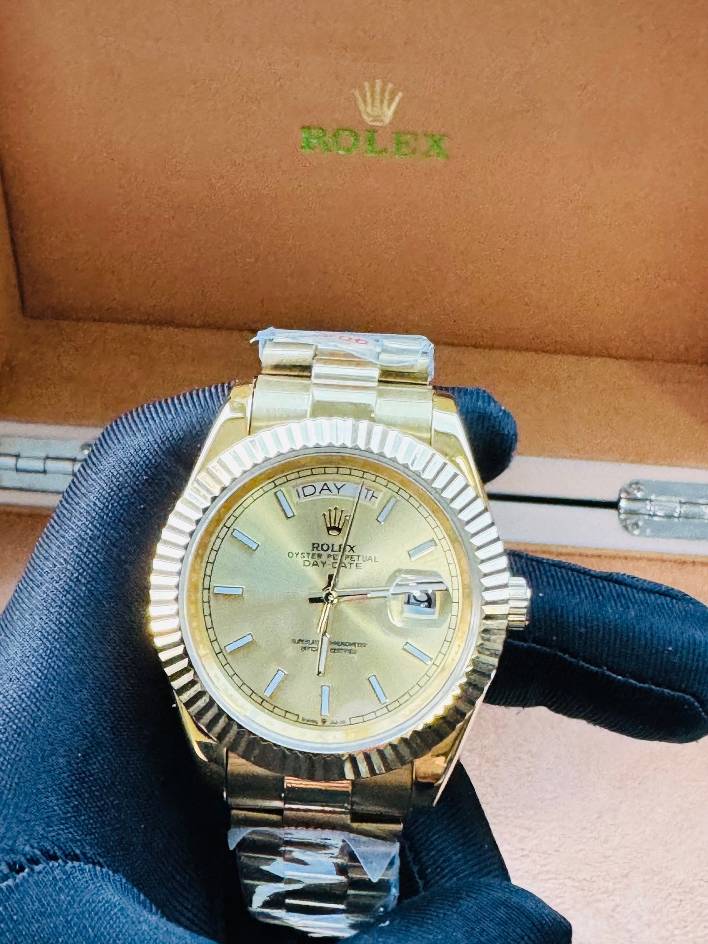 HERMOSO RELOJ AUTOMÁTICO OYSTER PERPETUAL DAY DATE ELEGANCIA Y DISTINCIÓN!

PRECIO A TRATAR 

Información por WhatsApp 99 81 92 84 65


NOTA:

No se hacen envíos 🚚  📦 💨!

Las Ventas son solo en Cancún

Nuestro Lema: No somos Números!