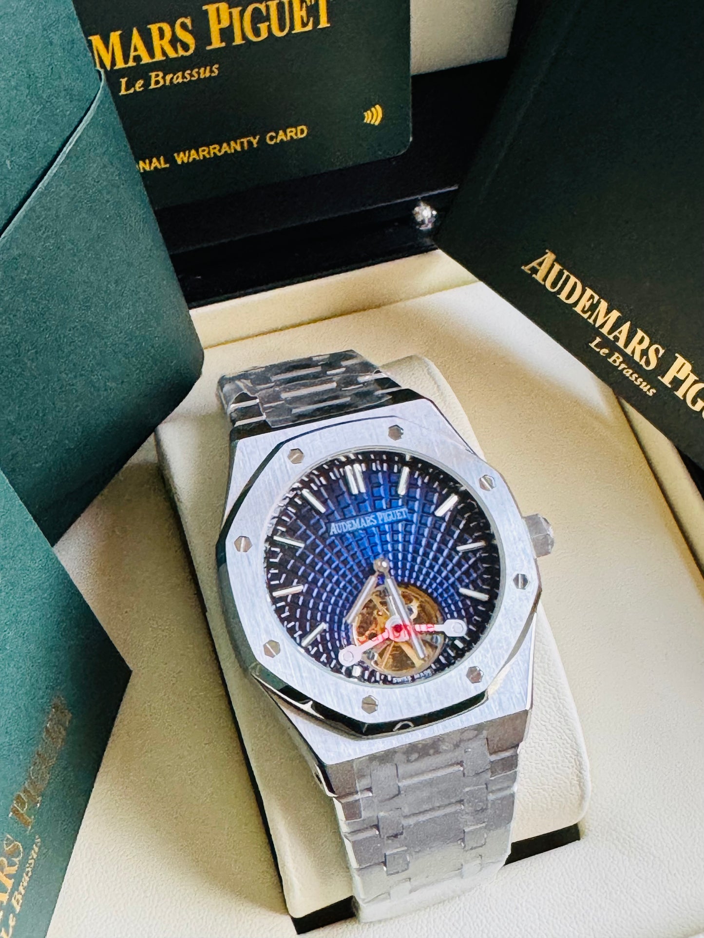 ESPECTACULAR AUDEMARS PIGUET ROYAL OAK
FLYNG TOURBILLON LIMITED EDITION!!! CRISTAL ZAFIRO!!! MÁXIMO LUJO!!!