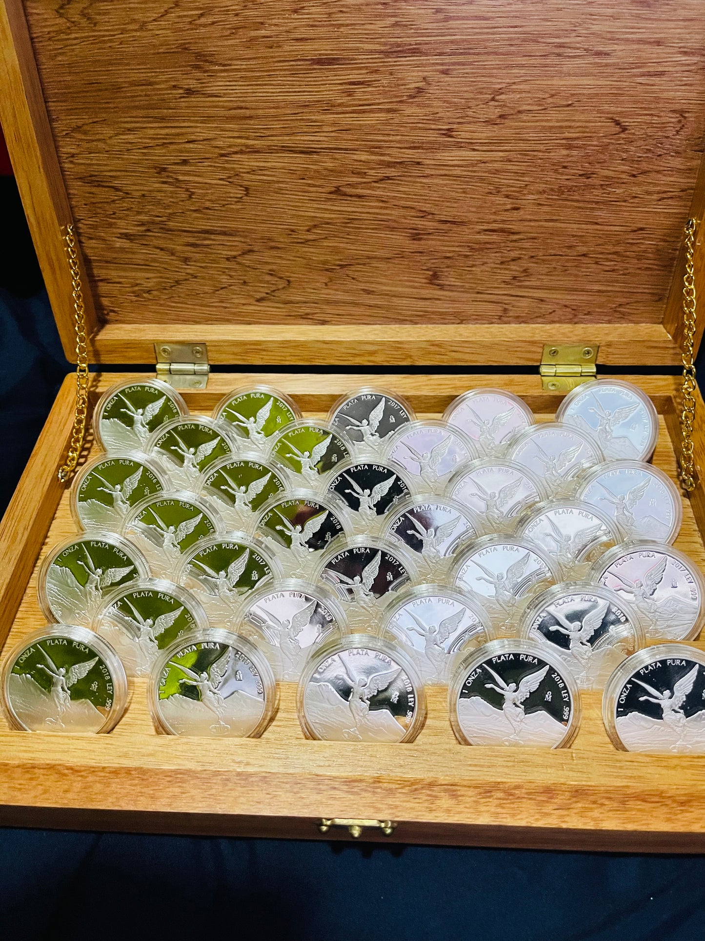 Monedas de 1 Onza de Plata Pura Ley .999 en Varios Acabados- Acabado: NORMAL -SATINADO-PROFF-MATE BRILLO- Precios Varían según Acabado y Año Nuevas, Encapsuladas y Selladas de Origen Casa de Moneda 🪙 
Favor de Pedir Información por WhatsApp al 99 81 92 8