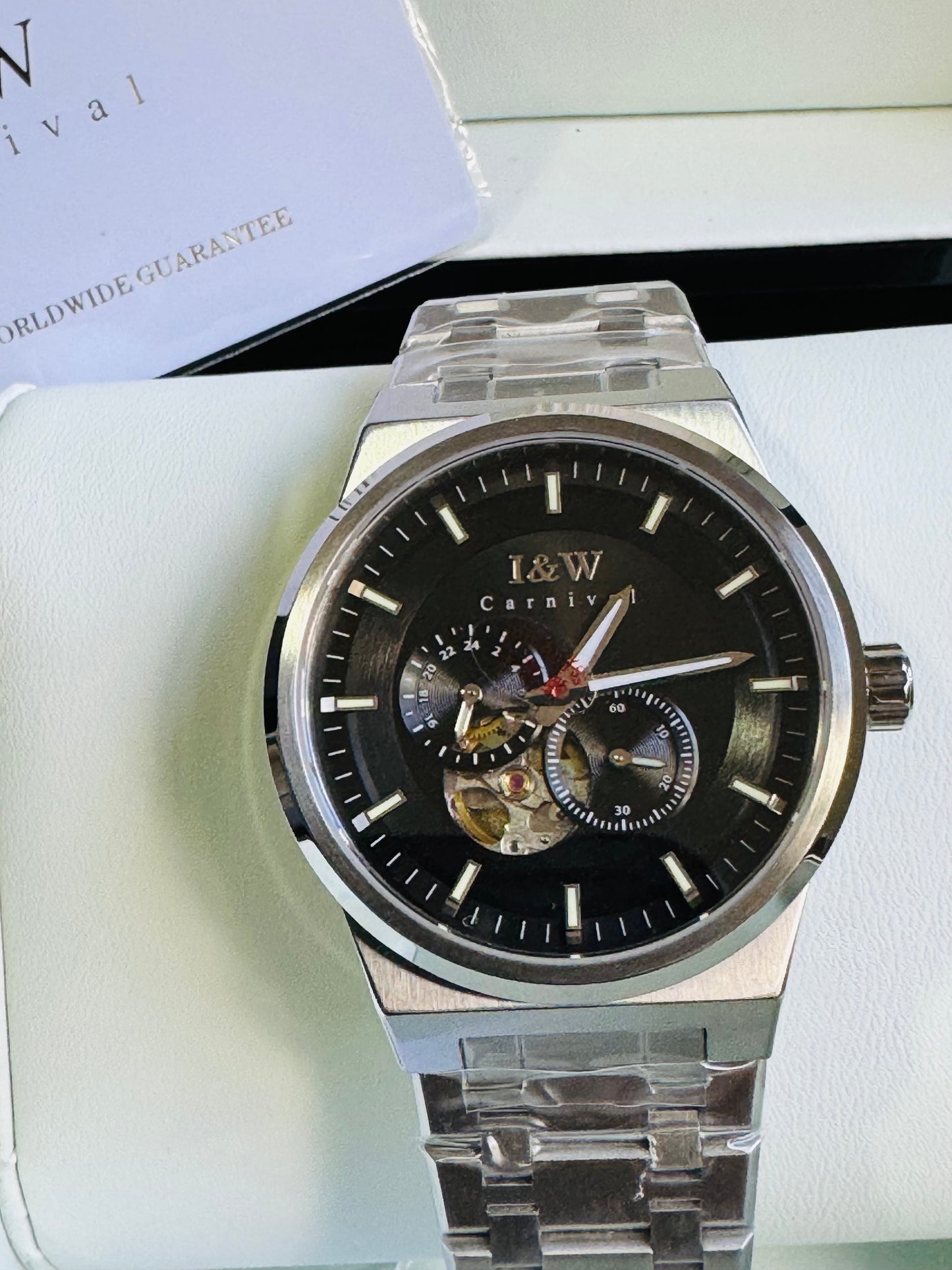 SOFISTICADO RELOJ AUTOMÁTICO I&W- CRISTAL ZAFIRO-LUMINOSO-PEQUEÑA VENTANA TOURBILLON-PEQUEÑOS DIALES SEGUNDERO Y 24 HRS. RESISTENTE AL AGUA- ALTA CALIDAD!!!