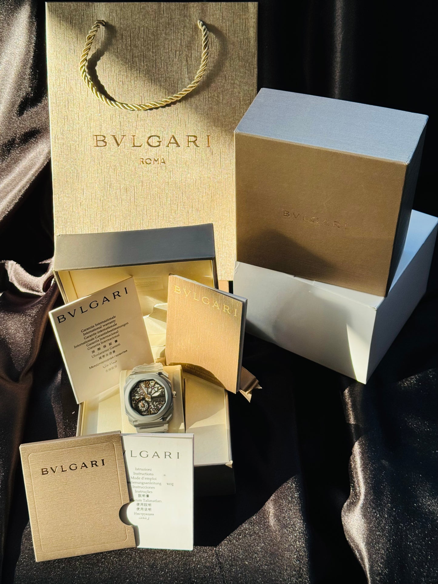 IMPONENTE Y DISTINGUIDO RELOJ AUTOMÁTICO MECÁNICO SKELETON BVLGARI OCTO! HERMOSO DISEÑO Y CALIDAD!!!

PRECIO A TRATAR 

Información por WhatsApp 99 81 92 84 65


NOTA:

No se hacen envíos 🚚  📦 💨!

Las Ventas son solo en Cancún

Nuestro Lema: No somos N